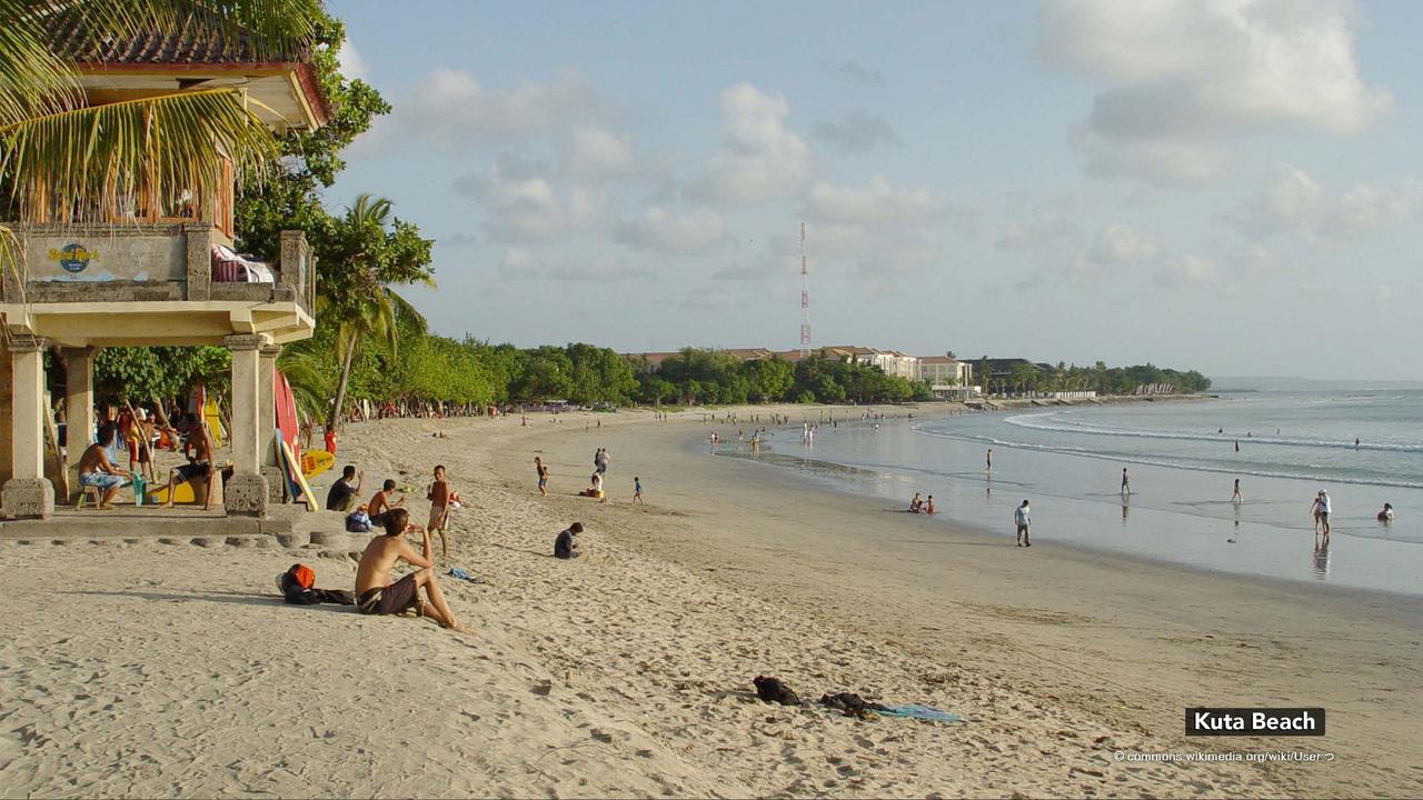 Zen Rooms Kuta Beach Poppies Lane Екстер'єр фото
